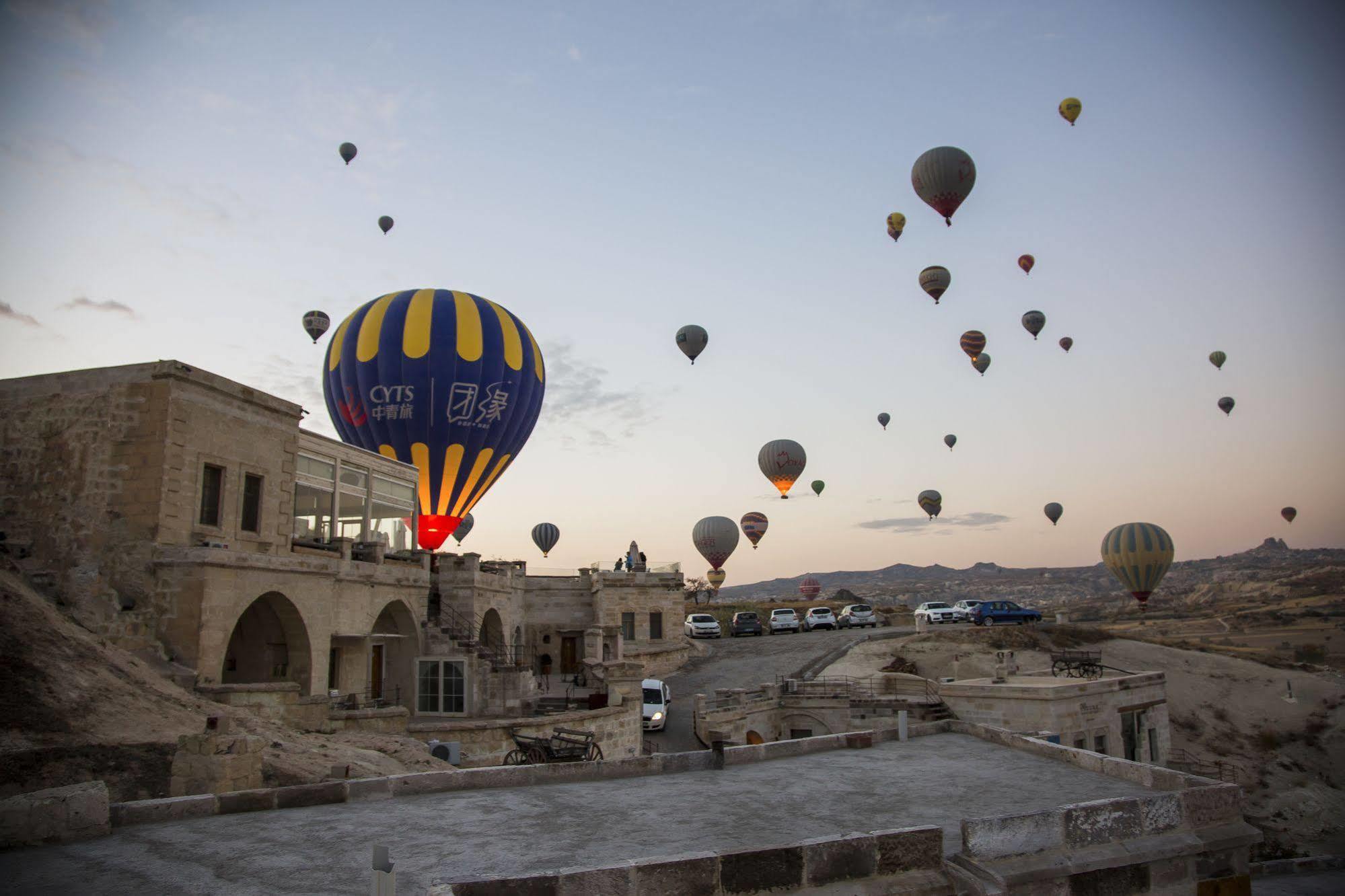 Azure Cave Suites - Cappadocia Göreme Exterior foto
